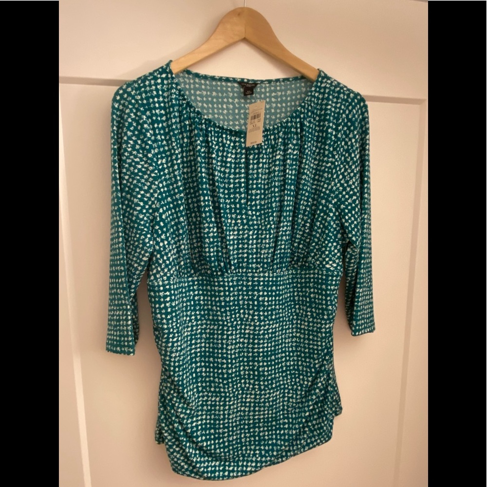 ⚡️⚡️$19 NWT Ann Taylor Patterned Ruched Blouse